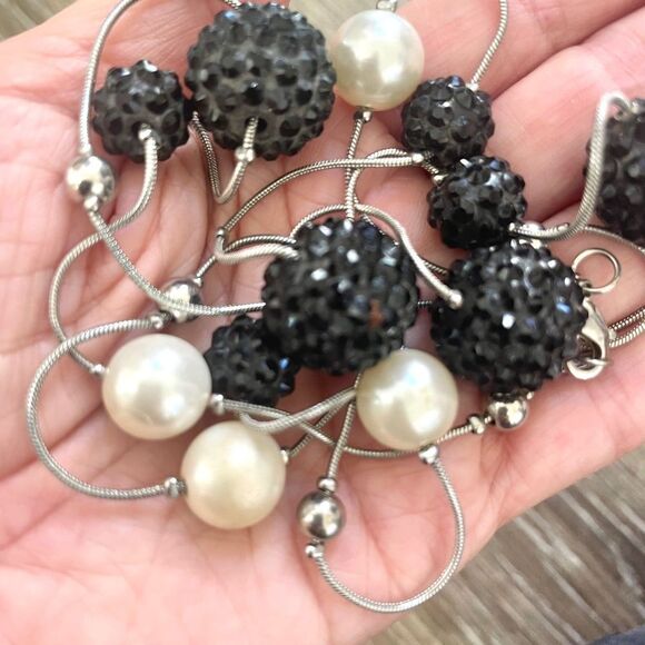 Long black and Pearl necklace - Picture 3 of 7